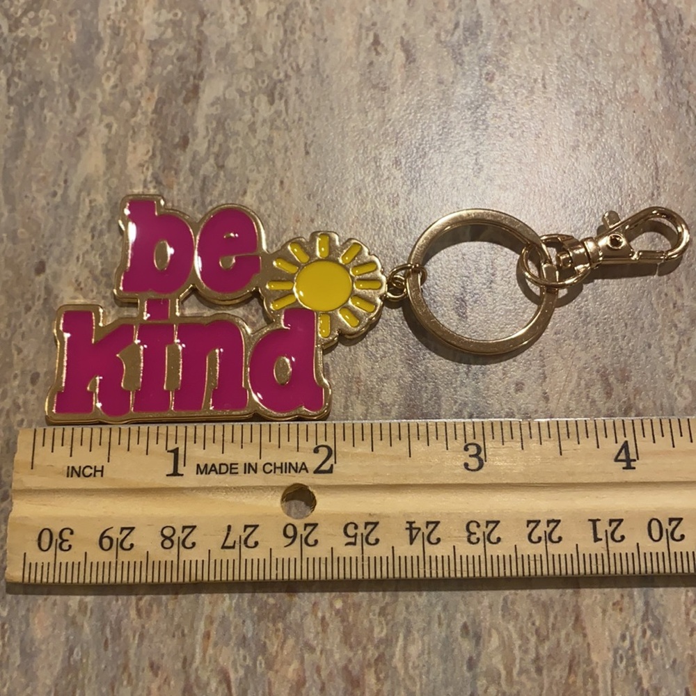 NEW Be Kind Keychain - Picture 4 of 5